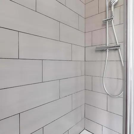 2 Pieces Refait Neuf Centre - 19 - 4p